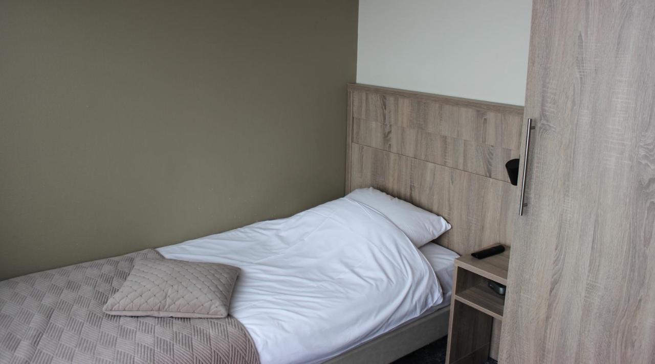 בורן Hotel "De Klok" מראה חיצוני תמונה